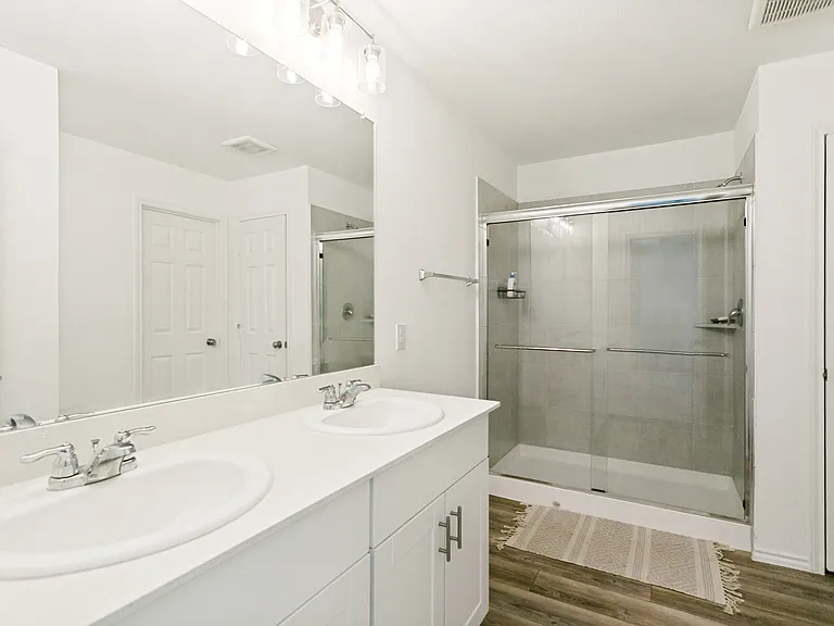 242 Lake Erie Dr — Photo 8