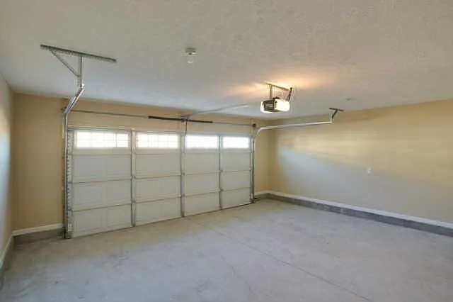 908 Azeri Ave — Photo 15
