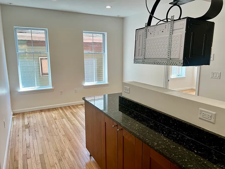 257 Pleasant St #8 — Photo 15