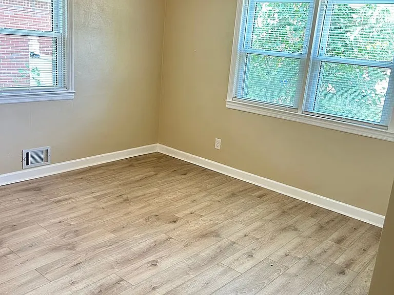 1031 E Leicester Ave — Photo 7