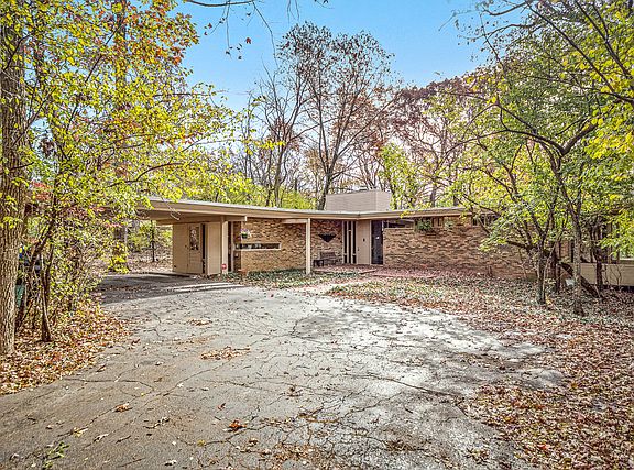 2nd image of 7 Thornwood Dr