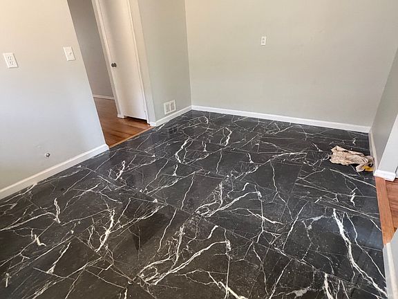 2nd image of 919 Chandler Ave #2R