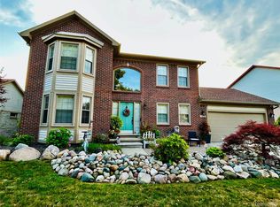 7575 Cherrywood Dr, Westland, MI 48185