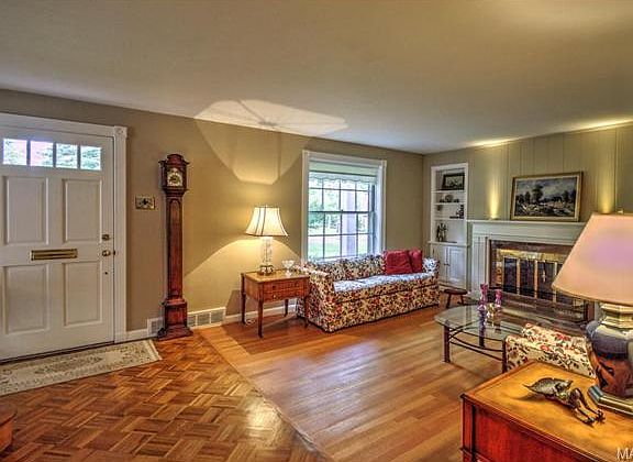 4th image of 26 Sussex Dr