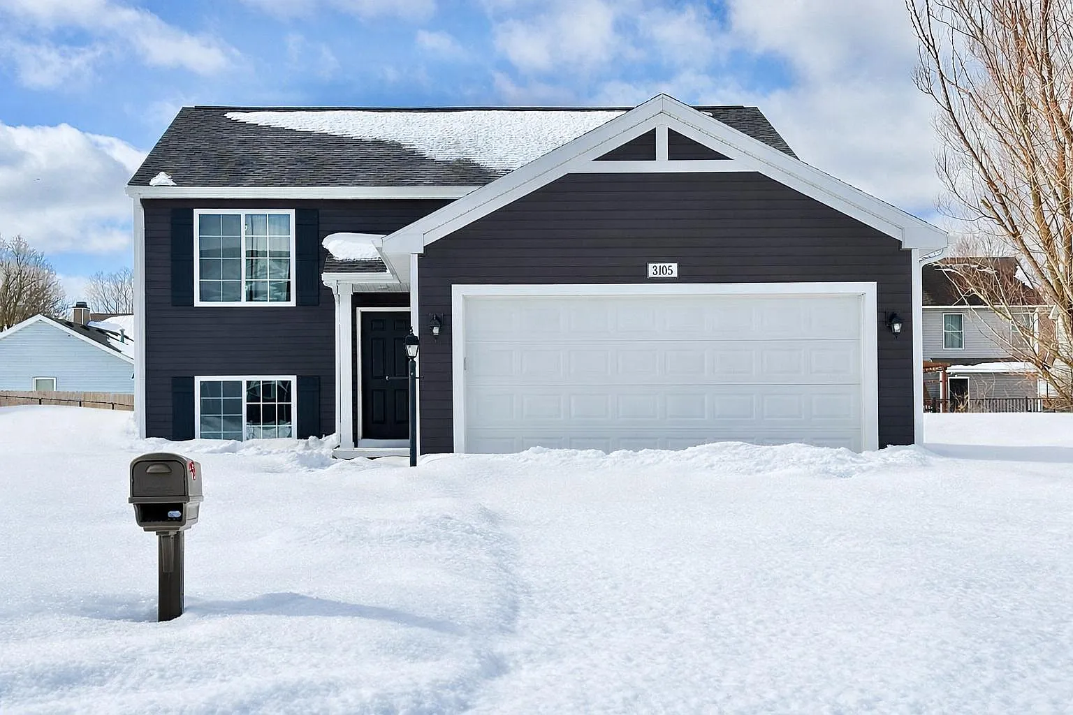 4 bed, 2072 sqft, $2,800 — Photo 1