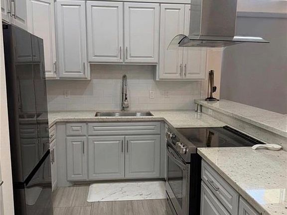 3rd image of 5416 San Diego Dr