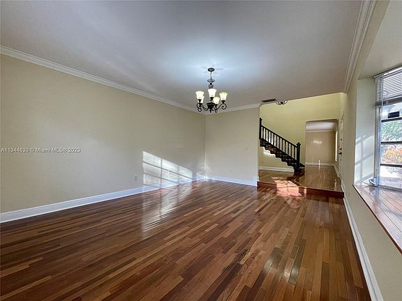 4th image of 1285 Algardi Ave
