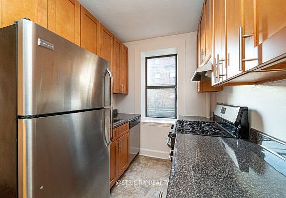 5th image of 68-29 Burns St APT E5