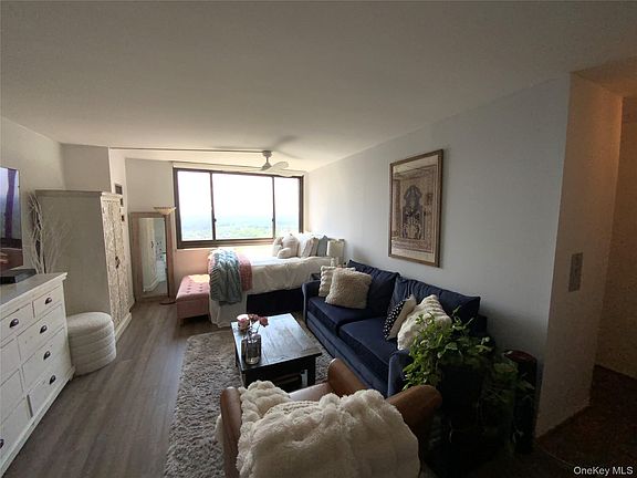 5th image of 26910 Grand Central Parkway #31C