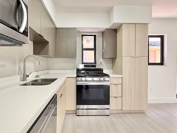 5th image of 609 Lenox Ave #A2