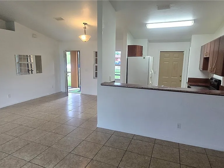 573 Bell Blvd S — Photo 7