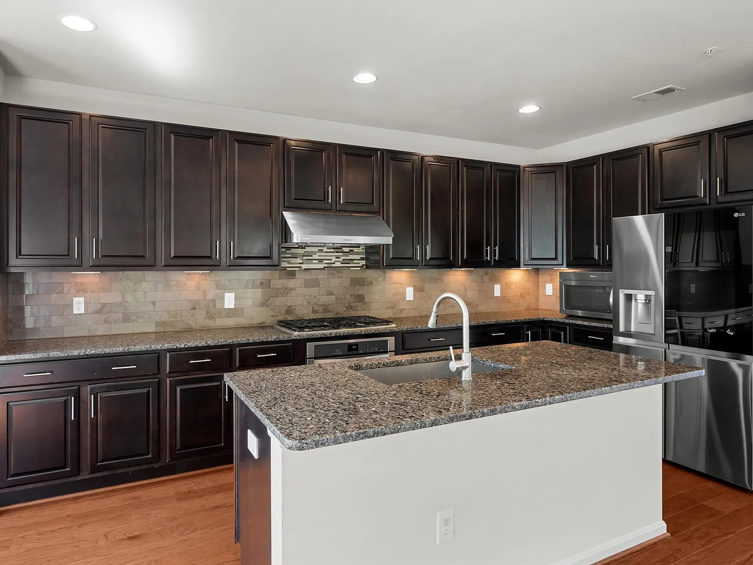 3 bed, 2294 sqft, $3,725 — Photo 2