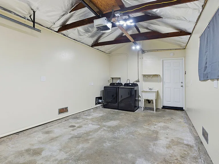 2317 Wooster Ave — Photo 40