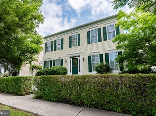 196 Pipers Inn Dr, Fountainville, PA 18923