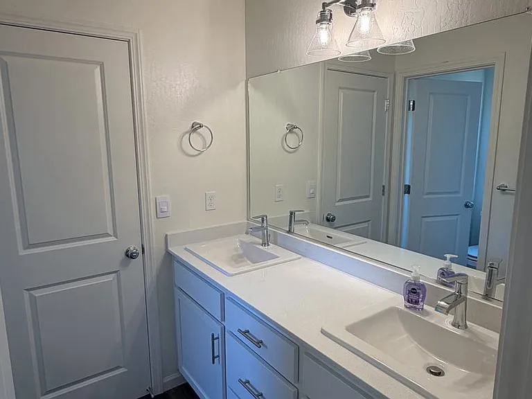 656 Skyler Ln — Photo 7