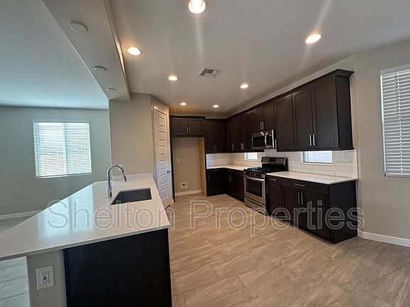 2nd image of 1546 W Carmen St