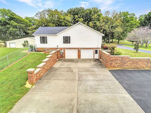 2nd image of 556 Norris Rd