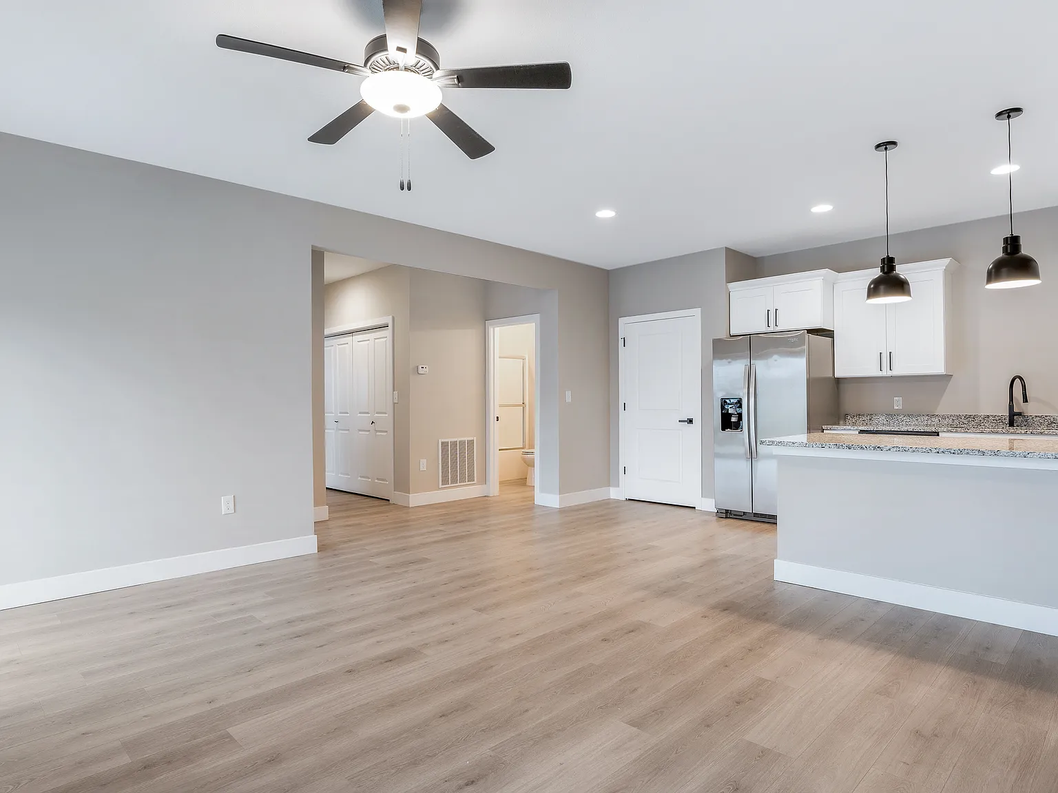 2 bed, 1000 sqft, $1,250 — Photo 3