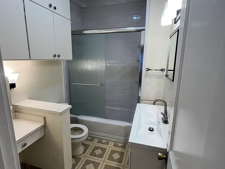 1021 N 47th Ave — Photo 22