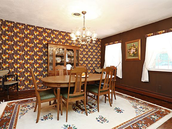 3rd image of 15 Allison Ln