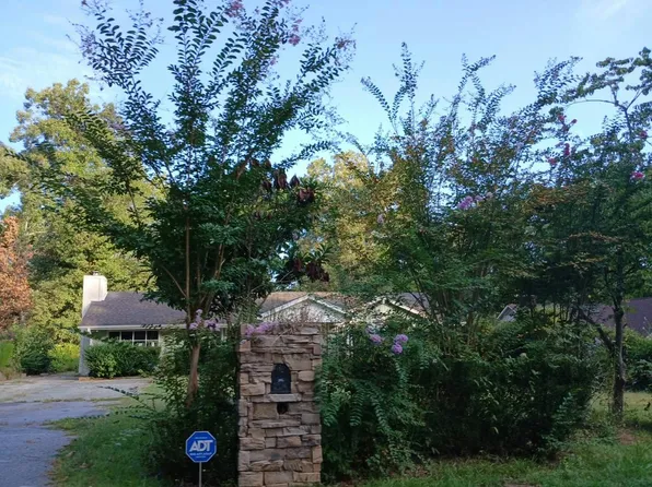 206 Windtree Rd, Greenwood, SC 29649