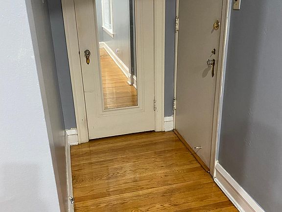 5th image of 6120 N Rockwell St APT 2B