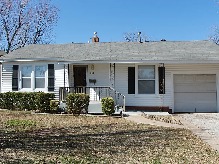 207 E Rickenbacker Dr — Photo 1
