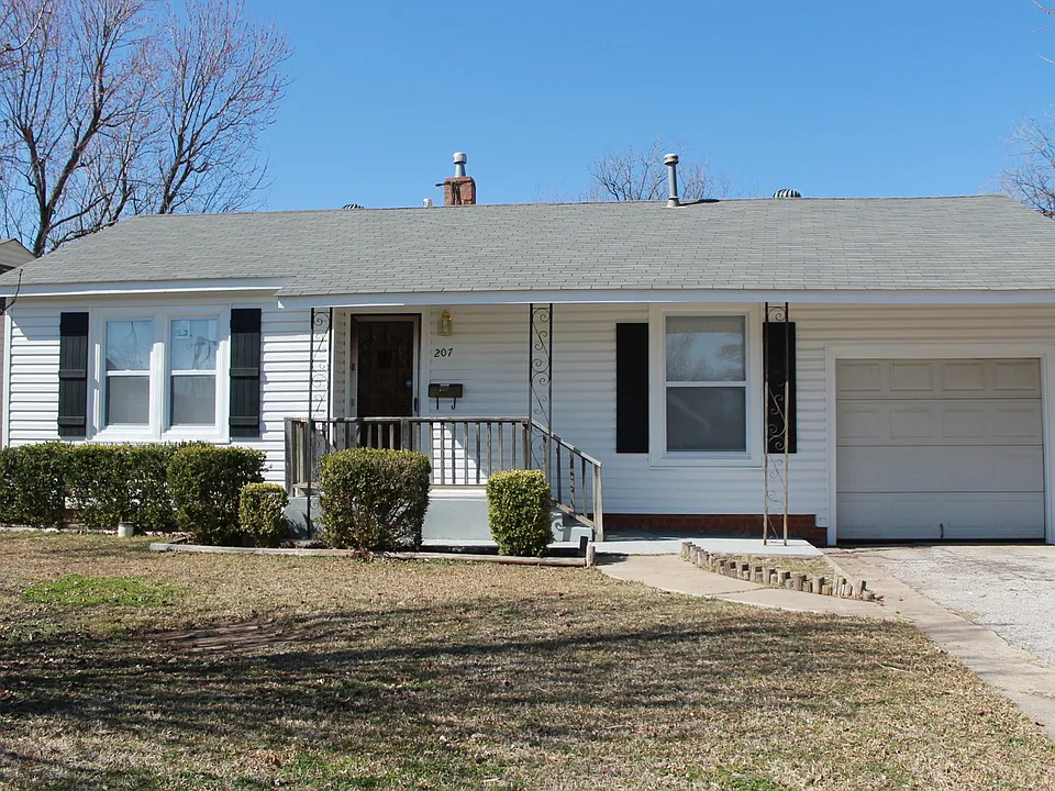 207 E Rickenbacker Dr