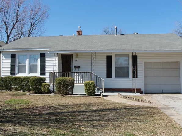 207 E Rickenbacker Dr, Midwest City, OK 73110