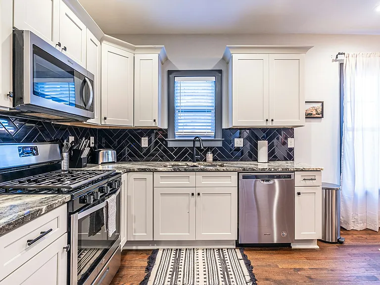 988 Mayson Turner Rd NW — Photo 8