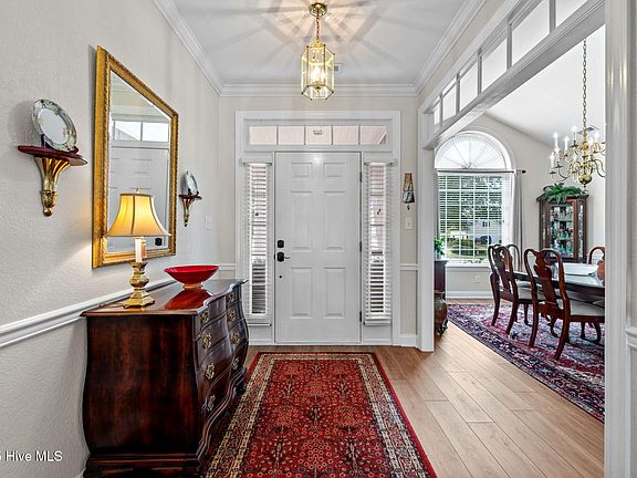 5th image of 213 Barrington Way