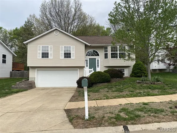 12 Red Cedar Ct, Saint Charles, MO 63303