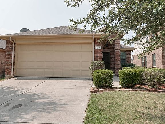 3rd image of 1301 Silver Maple Ln