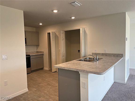3rd image of 3218 NE 14th Place Cpe