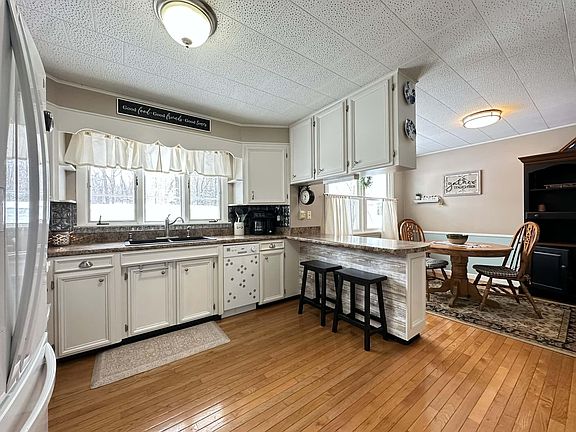 5th image of 195 Porter Avenue W