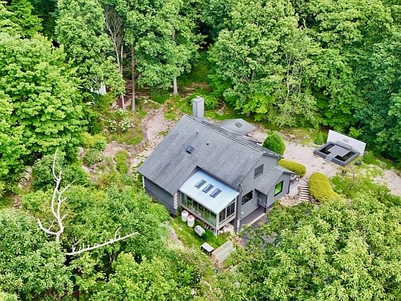 4th image of 329 Glen Rd