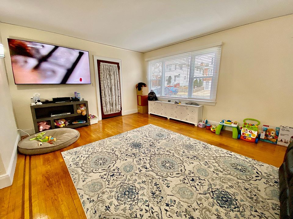 1st image of 8 Cypress St Floor 1