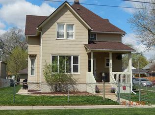 900 Lavoie Ave, Elgin, IL 60120