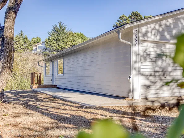 5980 Palisades Dr, Lincoln City, OR 97367