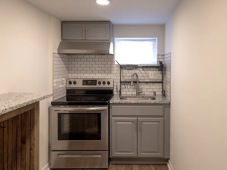 649 Alcott St #1B — Photo 4