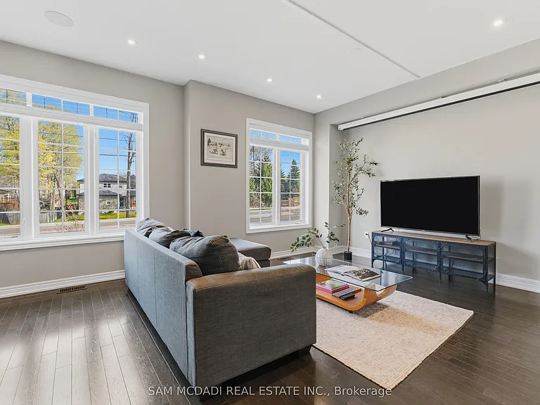 215 Dundas St E #9 — Photo 6