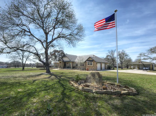 141 Eden Crossing, Adkins, TX 78101