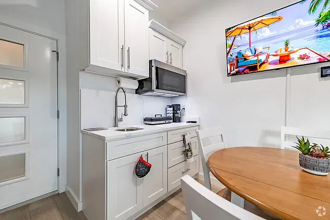 527 N Garden Ave — Photo 3