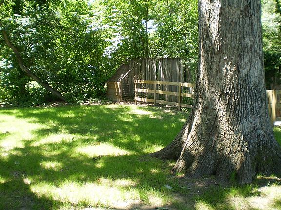 Beautiful & Serene Backyard!