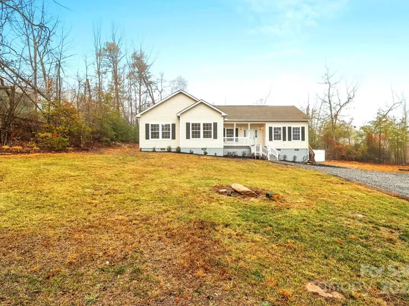 13 Eagle Dr, Hendersonville, NC 28792