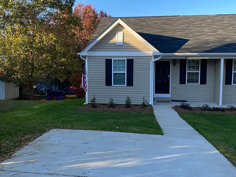 1813 Alyssum Pl — Photo 2