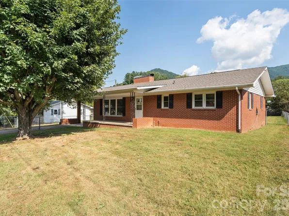 1567 Allens Creek Rd, Waynesville, NC 28786
