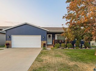 4004 W 92nd St, Sioux Falls, SD 57108