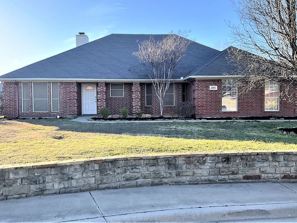 1st image of 2102 Valley Dr