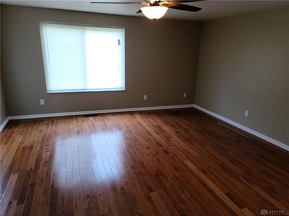 4th image of 4421 Broadbush Dr #4421
